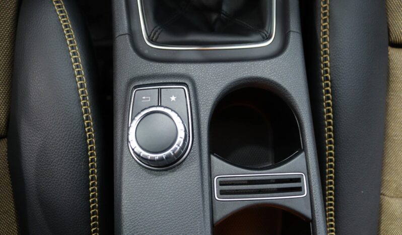 MERCEDES-BENZ Classe GLA 200 STYLE completo