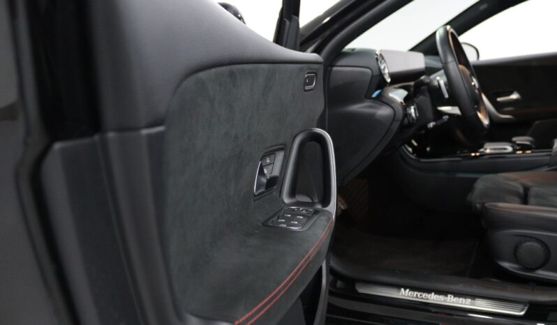 MERCEDES-BENZ Classe A 180 D AMG LINE AUT. completo