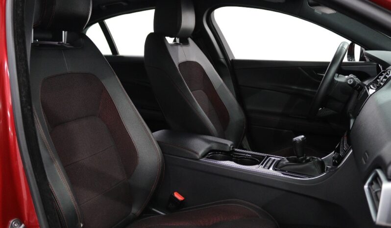 JAGUAR XE 2.0 D R-SPORT completo