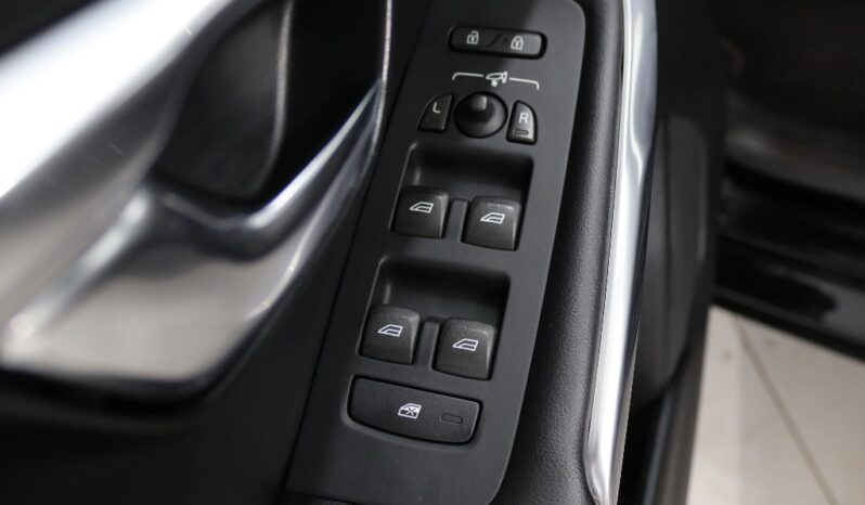 VOLVO V40 2.0 D2 R-DESIGN completo