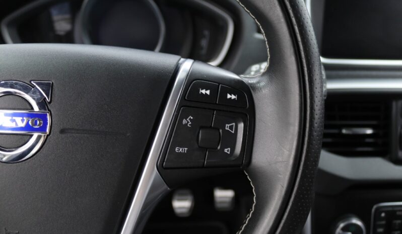 VOLVO V40 2.0 D2 R-DESIGN completo
