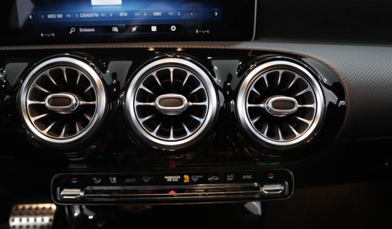 MERCEDES-BENZ Classe A 180 D AMG LINE AUT. completo