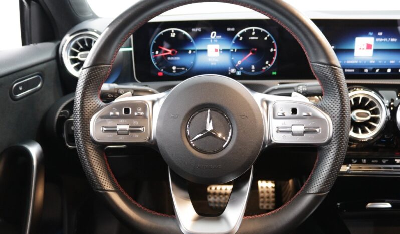 MERCEDES-BENZ Classe A 180 D AMG LINE AUT. completo