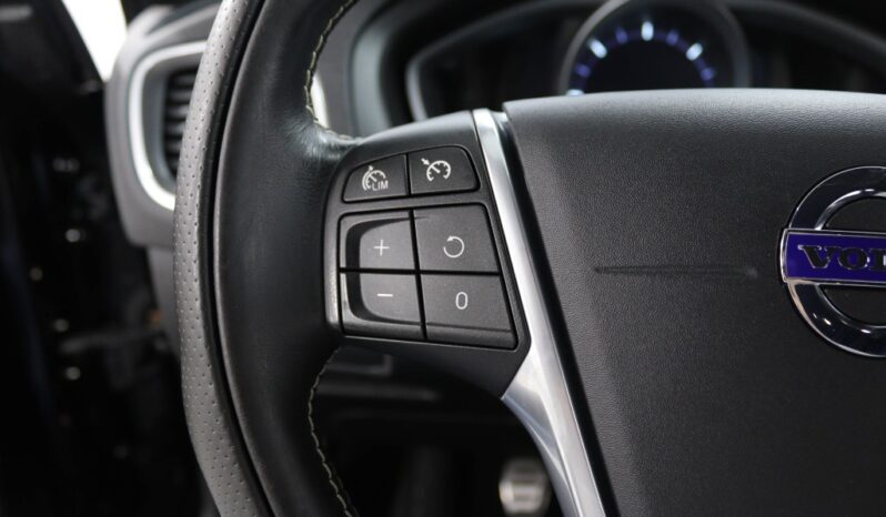 VOLVO V40 2.0 D2 R-DESIGN completo