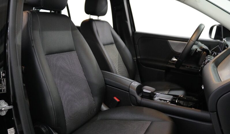 MERCEDES-BENZ Classe GLA 180 D completo
