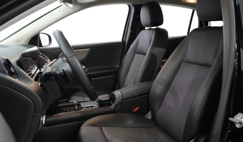 MERCEDES-BENZ Classe GLA 180 D completo