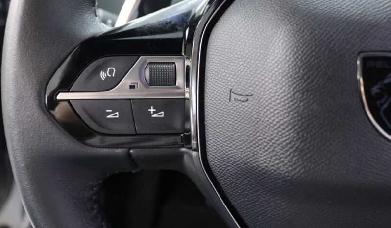 PEUGEOT 2008 1.2 HYBRID ALLURE E-DCS6 completo