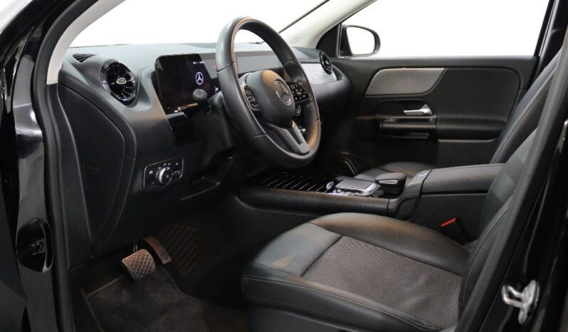 MERCEDES-BENZ Classe GLA 180 D completo