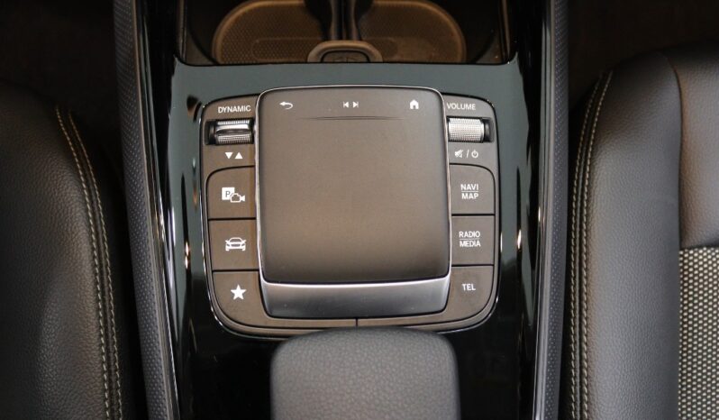 MERCEDES-BENZ Classe GLA 180 D completo