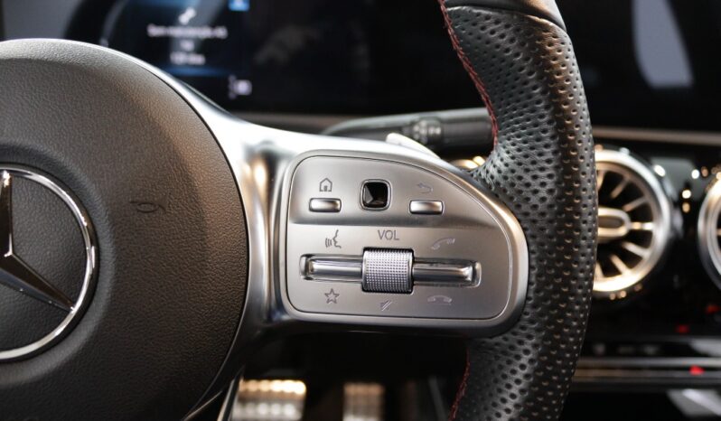 MERCEDES-BENZ Classe A 180 D AMG LINE AUT. completo