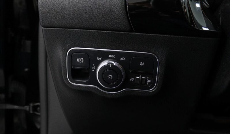 MERCEDES-BENZ Classe GLA 180 D completo