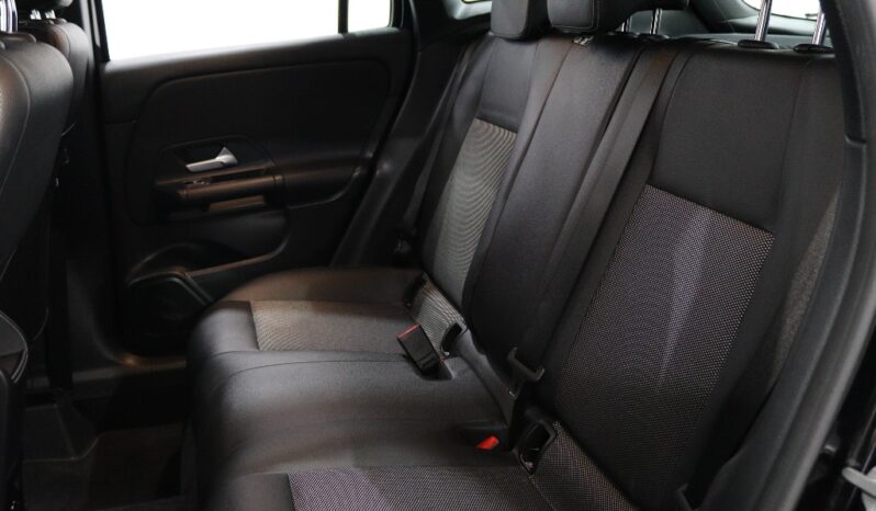 MERCEDES-BENZ Classe GLA 180 D completo