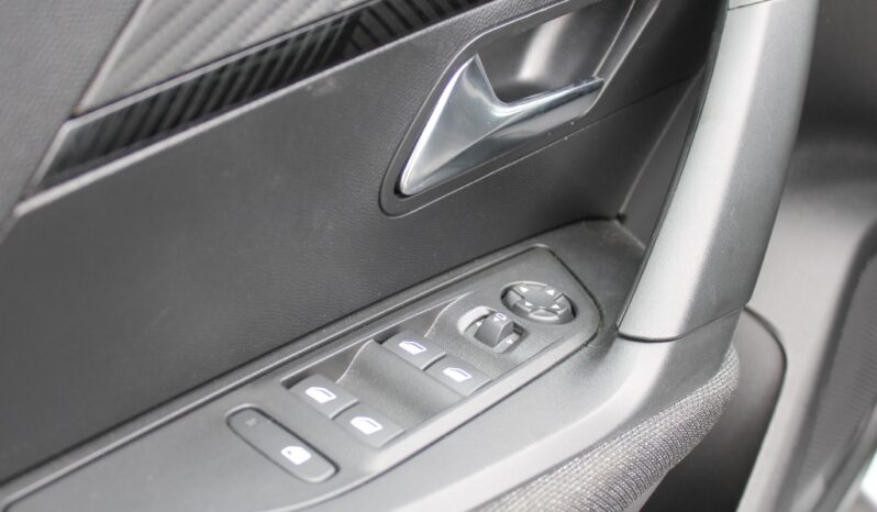 PEUGEOT 2008 1.2 STYLE completo