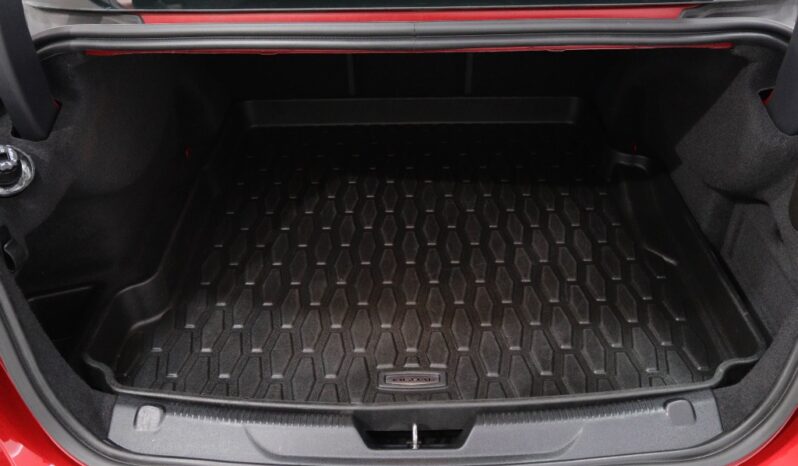 JAGUAR XE 2.0 D R-SPORT completo