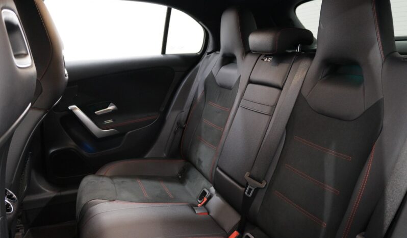 MERCEDES-BENZ Classe A 180 D AMG LINE AUT. completo