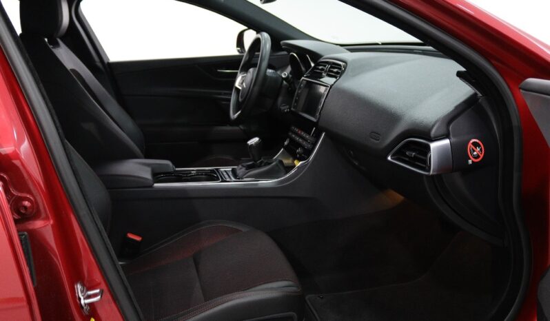 JAGUAR XE 2.0 D R-SPORT completo
