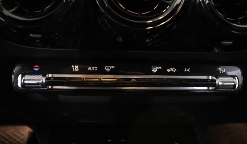 MERCEDES-BENZ Classe GLA 180 D completo