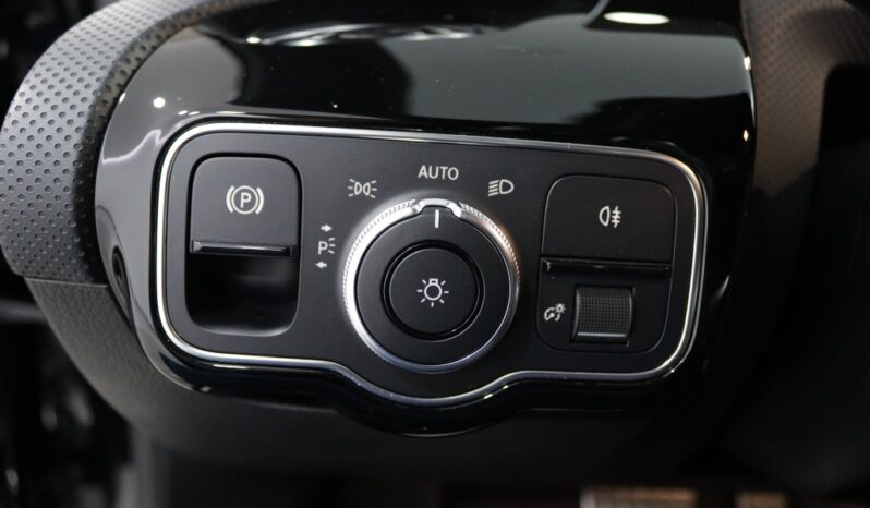 MERCEDES-BENZ Classe A 180 D AMG LINE AUT. completo