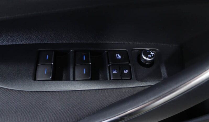 TOYOTA Corolla Hatchback 1.8 HYBRID COMFORT completo