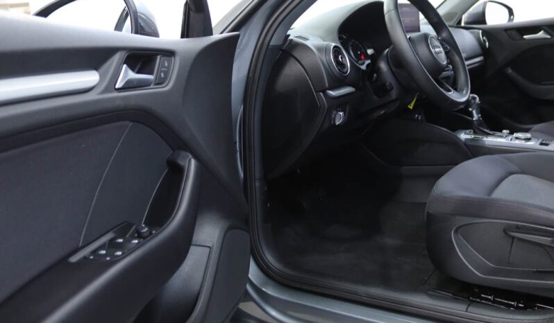 AUDI A3 Sportback 30 TFSI S TRONIC completo