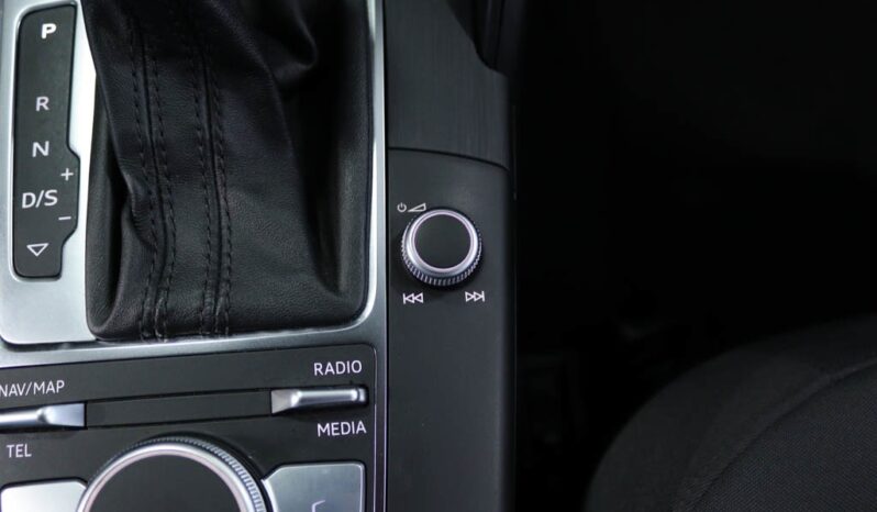 AUDI A3 Sportback 30 TFSI S TRONIC completo