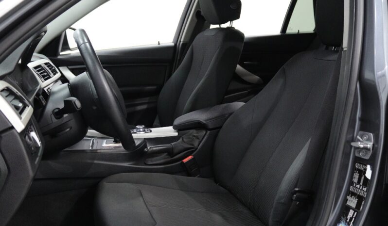 BMW Serie Touring LCI 318 D AUTO completo
