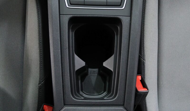 SEAT Leon Sportstourer 2.0 TDI STYLE completo