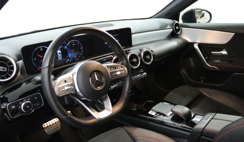 MERCEDES-BENZ Classe A 180 D AMG LINE AUT. completo