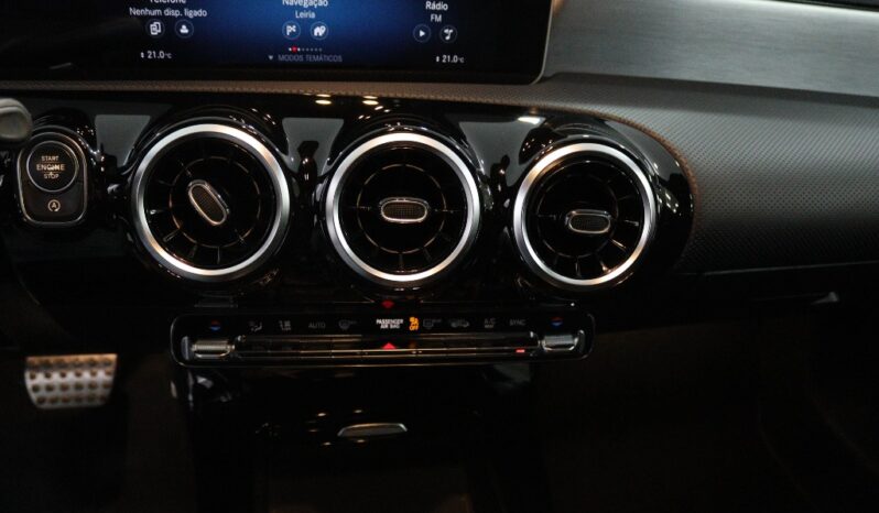 MERCEDES-BENZ Classe A 180 D AMG LINE AUT. completo