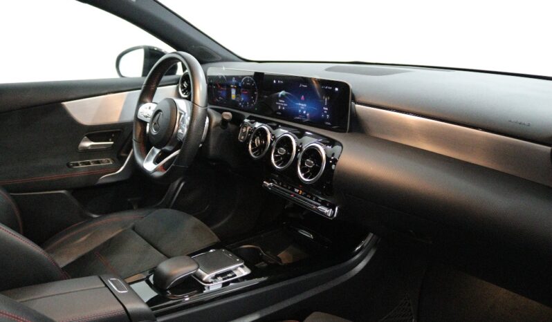 MERCEDES-BENZ Classe A 180 D AMG LINE AUT. completo
