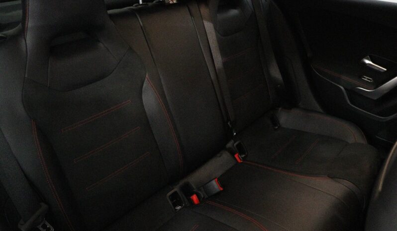 MERCEDES-BENZ Classe A 180 D AMG LINE AUT. completo