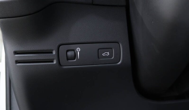 VOLVO XC40 2.0 D3 completo