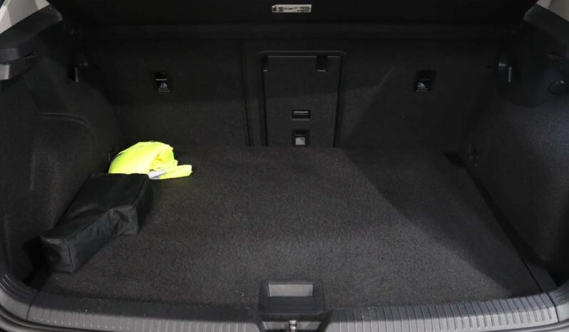 VOLKSWAGEN Golf VIII 1.0 TSI LIFE completo