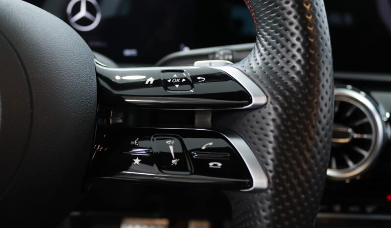 MERCEDES-BENZ Classe A A 250 E AMG completo