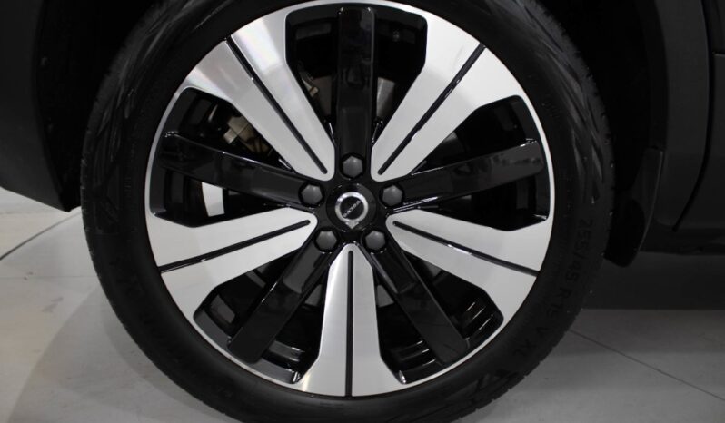 VOLVO XC40 Pure Electric 67 kWh RECHARGE CORE completo