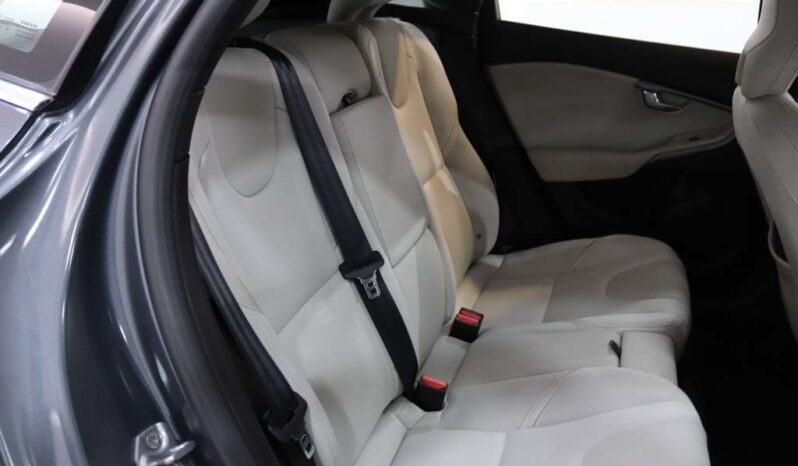 VOLVO V40 1.6 D2 MOMENTUM ECO completo