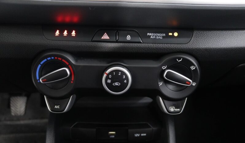 KIA Stonic 1.2 DYNAMIC completo