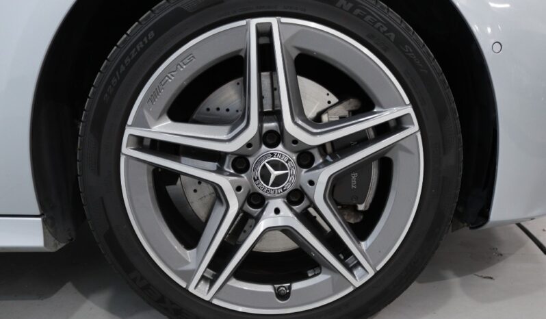 MERCEDES-BENZ Classe A A 250 E AMG completo