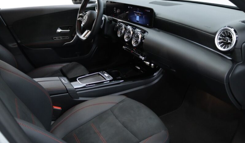 MERCEDES-BENZ Classe A A 250 E AMG completo