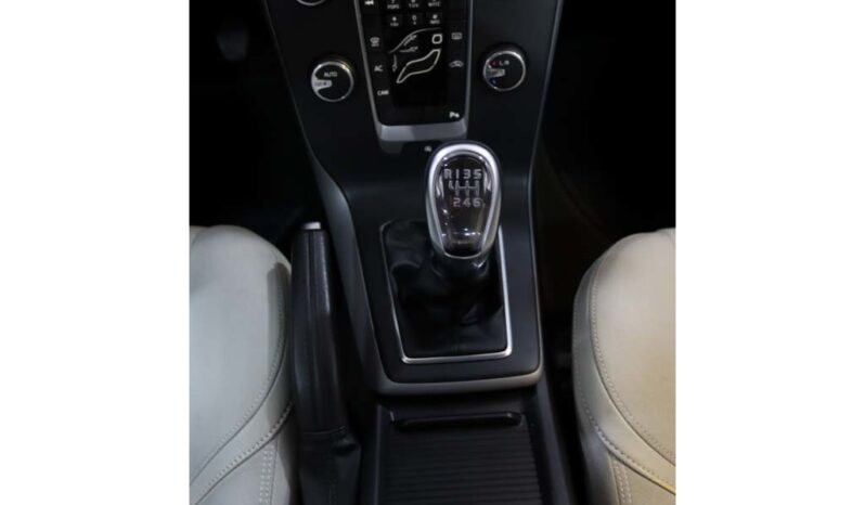 VOLVO V40 1.6 D2 MOMENTUM ECO completo