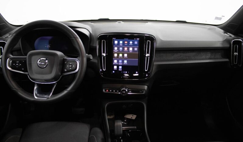 VOLVO XC40 Pure Electric 67 kWh RECHARGE CORE completo