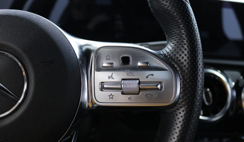 MERCEDES-BENZ Classe A 180 D AMG LINE AUT. completo