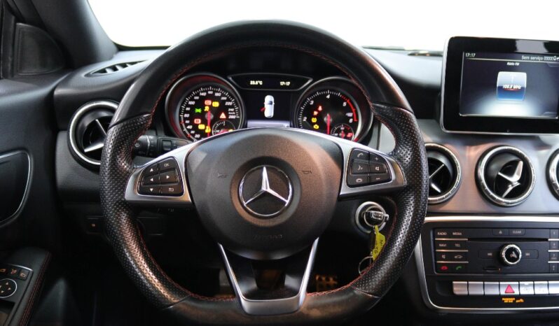 MERCEDES-BENZ Classe CLA Sho.Brake 180 D AMG LINE completo