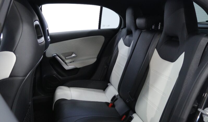 MERCEDES-BENZ Classe A 180 D AMG LINE AUT. completo
