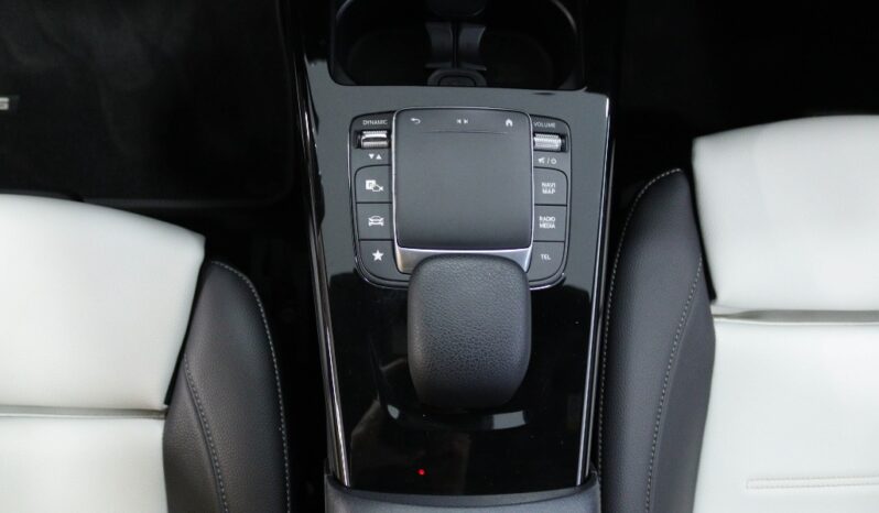 MERCEDES-BENZ Classe A 180 D AMG LINE AUT. completo