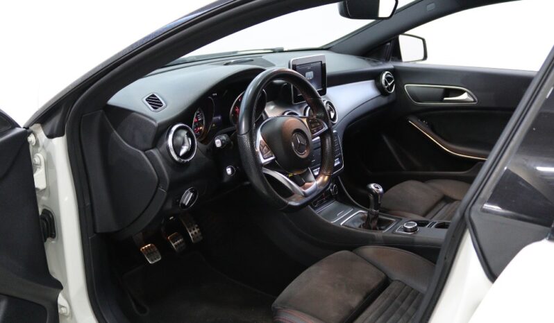 MERCEDES-BENZ Classe CLA Sho.Brake 180 D AMG LINE completo