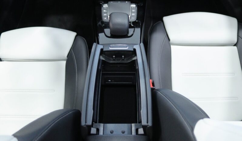 MERCEDES-BENZ Classe A 180 D AMG LINE AUT. completo