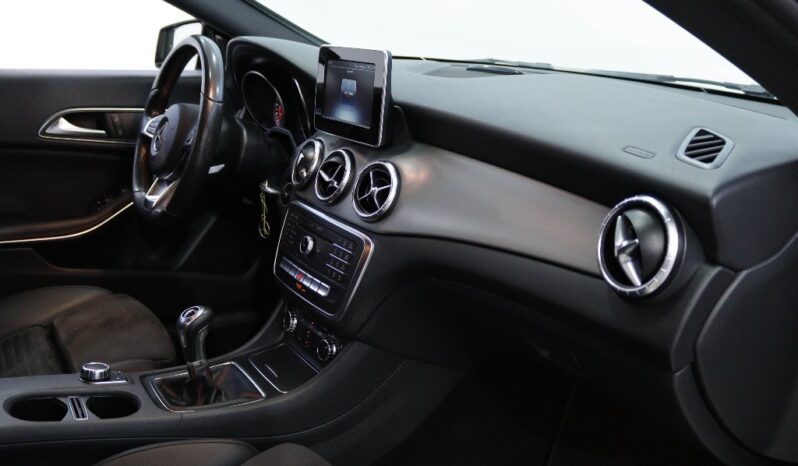 MERCEDES-BENZ Classe CLA Sho.Brake 180 D AMG LINE completo