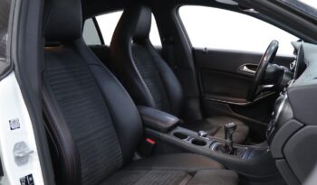 MERCEDES-BENZ Classe CLA Sho.Brake 180 D AMG LINE completo