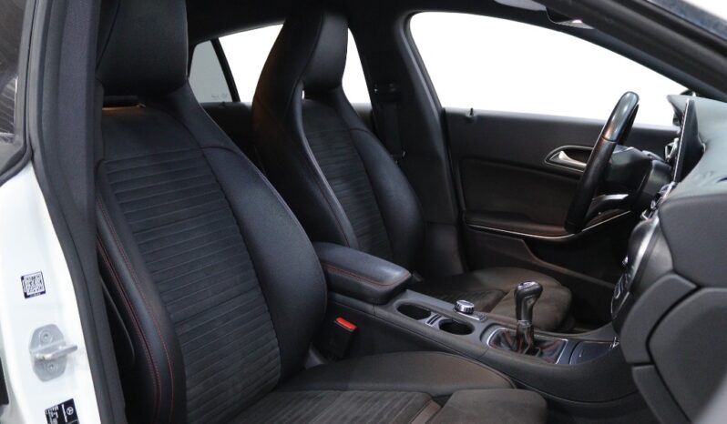 MERCEDES-BENZ Classe CLA Sho.Brake 180 D AMG LINE completo